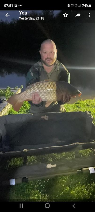 Balmoral Studio Lodge Ellesmere Luaran gambar